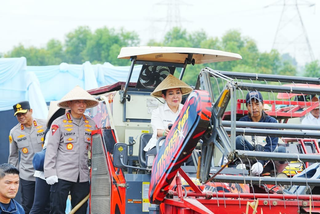 Kapolri Jenderal Polisi Listyo Sigir Prabowo -Ketua Komisi IV Pimpin Panen Raya Jagung Serentak, Wujud Nyata Dukung Ketahanan Pangan Nasional